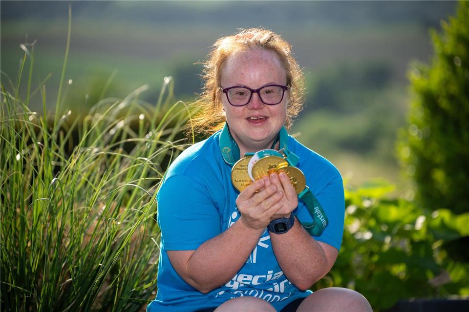 Die Schwimmerin würde gern bei den Special Olympics im Saarland mehr Medaillen gewinnen. (Archivbild)Harald Tittel/dpa