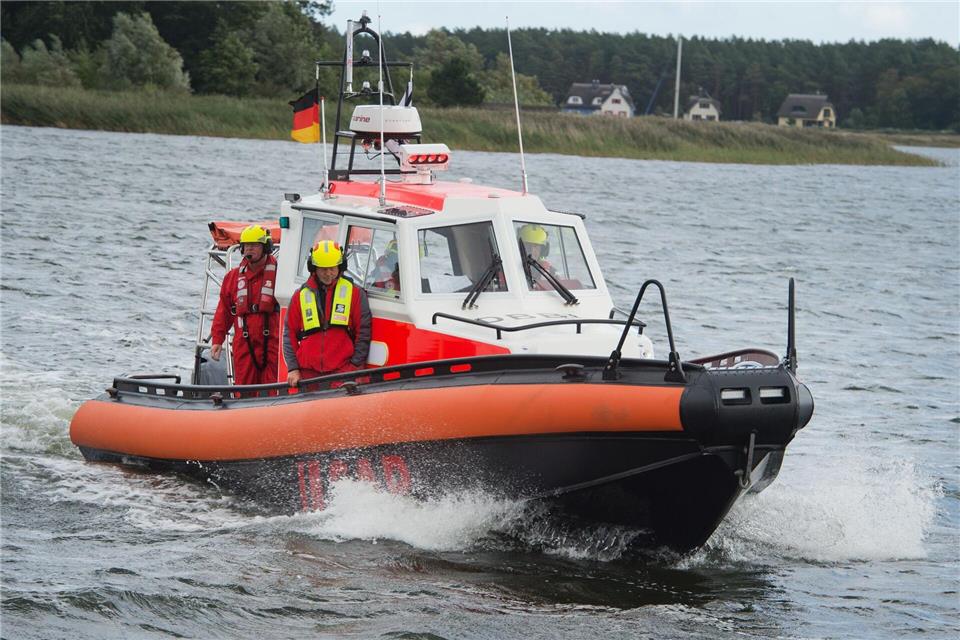 Die Seenotretter fuhren mit der zur Unfallstelle. (Symbolbild)Stefan Sauer/dpa