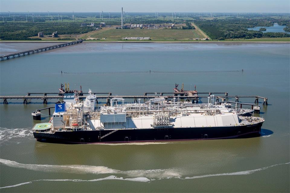 Die Seewassersysteme des LNG-Terminalschiffes „Excelsior“ sollten statt mit Biozid mit einem Ultraschallverfahren gereinigt werden. (Archivbild)Hauke-Christian Dittrich/dpa