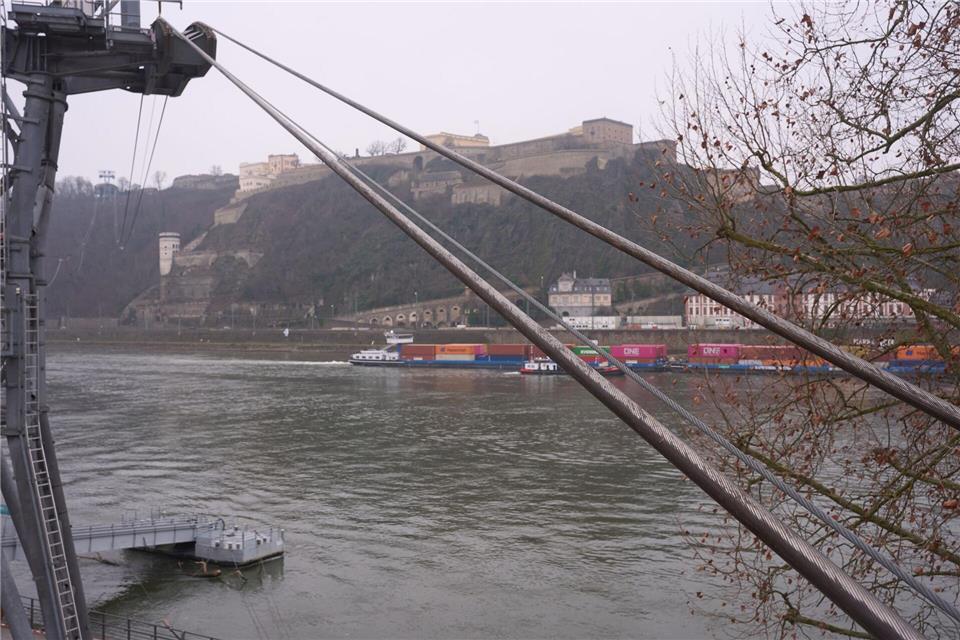 Die Seile führen über den Rhein.Thomas Frey/dpa