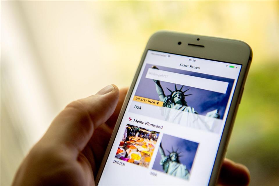 Die „Sicher Reisen“-App des Auswärtigen Amts liefert umfassende, tagesaktuelle Informationen zum Urlaubsziel.Zacharie Scheurer/dpa-tmn