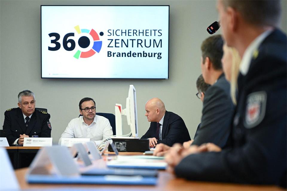 Die Sicherheitsbehörden wollen mit dem Sicherheitszentrum schneller auf Bedrohungslagen reagieren. Britta Pedersen/dpa