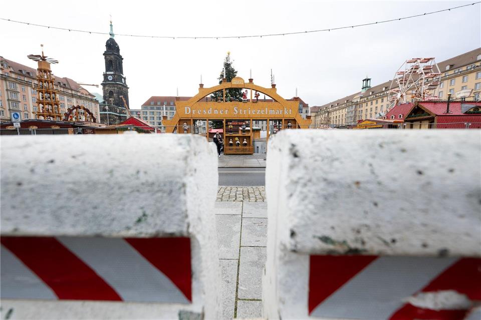 Die Sicherheitsvorkehrungen auf dem Dresdner Striezelmarkt wurden erhöht.Sebastian Kahnert/dpa