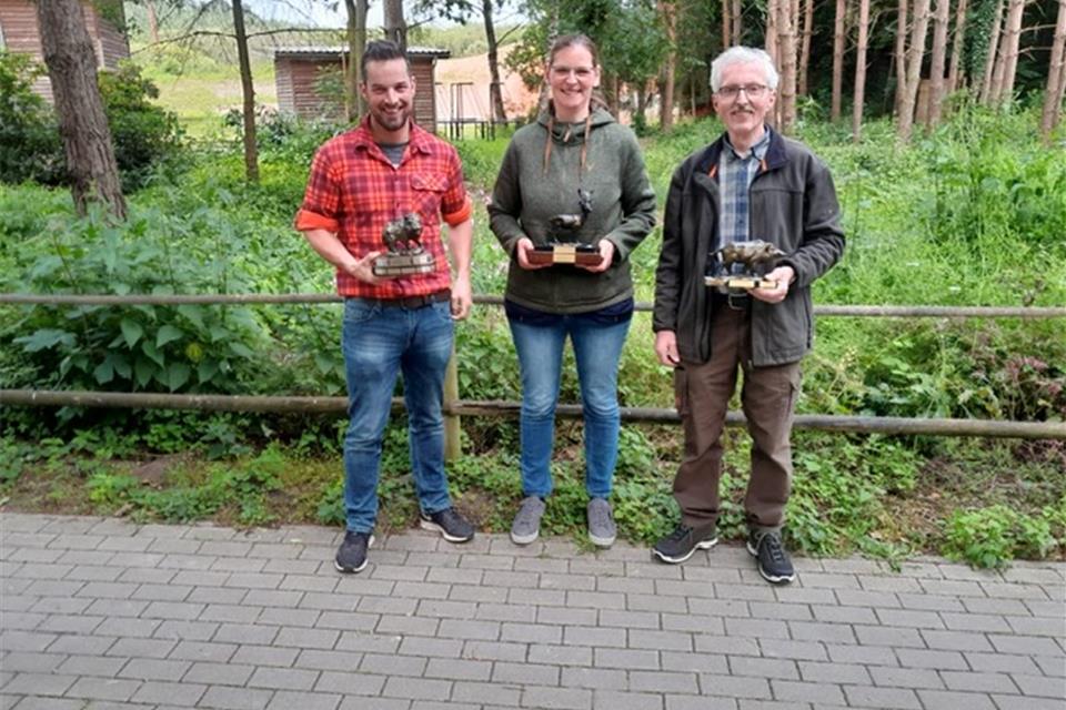 Die Sieger: Sebastian Meyering (l., Klasse A), Simone Köster (Klasse B), und Werner Lehmbrock (Senioren-Klasse).