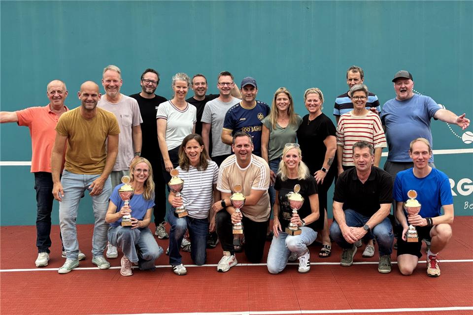Die Sieger und Platzierten bei den Tennis-Vereinsmeisterschaften von Adler Weseke.