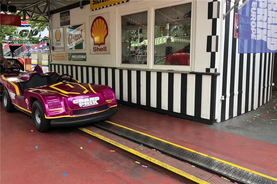 Die Silverstone-Bahn ist ein Traditionsfahrgeschäft im Europa-Park. (Archivibild)Christian B�hmer/dpa