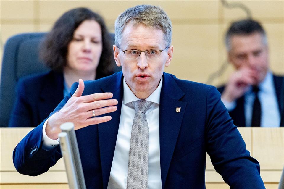 Die Situation sei dramatisch, sagte Ministerpräsident Daniel Günther. (Archivbild)Axel Heimken/dpa