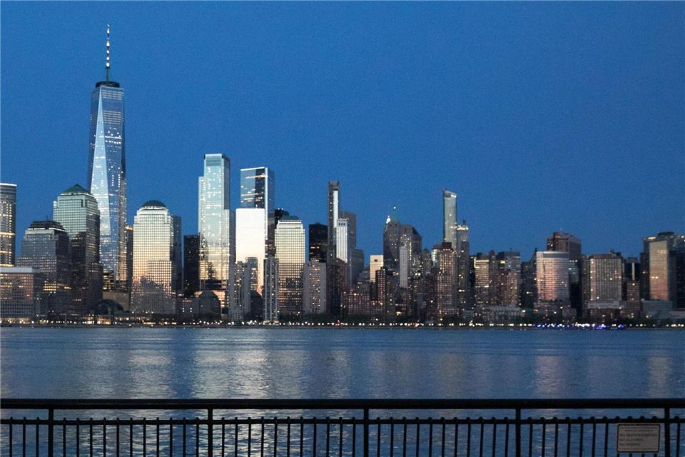 Die Skyline von Manhattan. (Archivbild)Mark Lennihan/AP/dpa