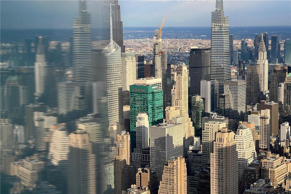 Die Skyline von Manhattan. In der Immobilienbranche gilt der US-Markt nach einer Branchenumfrage derzeit offenkundig als wenig erfolgversprechend. (Symbolbild)Benno Schwinghammer/dpa