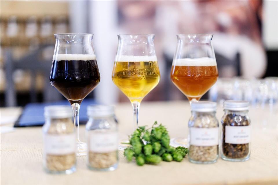 Die Sommeliers müssen die Biere blind auseinanderhalten können. Matthias Balk/dpa