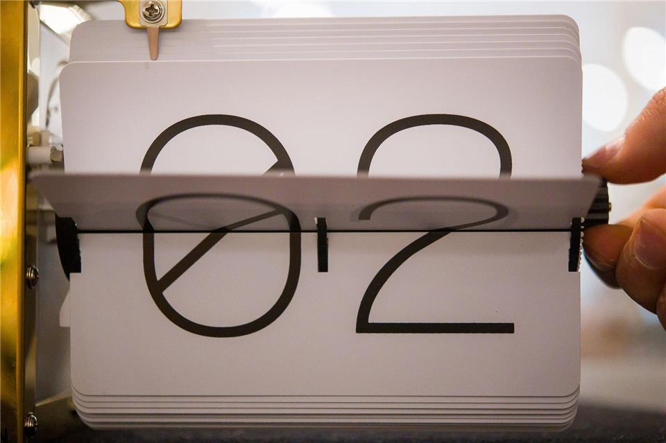 Die Sommerzeit kommt. (Symboldbild)Sebastian Gollnow/dpa