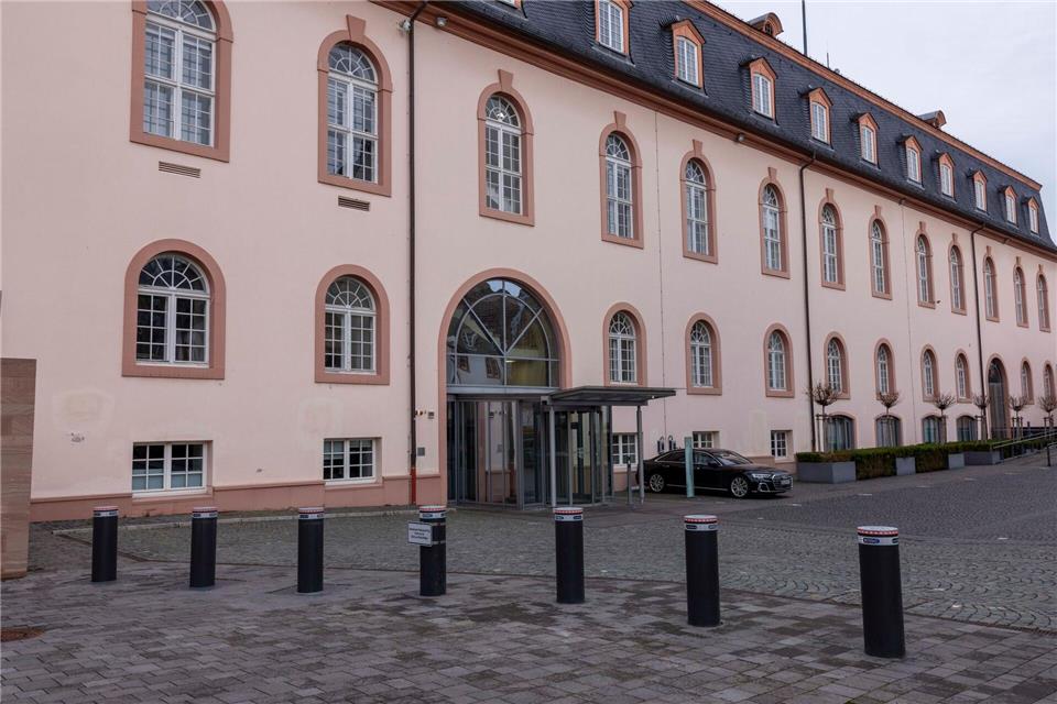 Die Sonderurlaubspolitik der Staatskanzlei könne zu einer weiteren Politikverdrossenheit führen, erklärt der Steuerzahlerbund. (Archivbild)Helmut Fricke/dpa
