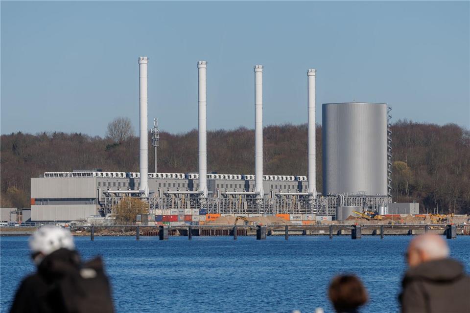 Die Sondierungen konzentrieren sich dabei auf das erweiterte Gebiet vor dem Küstenkraftwerk. (Symbolbild)Markus Scholz/dpa