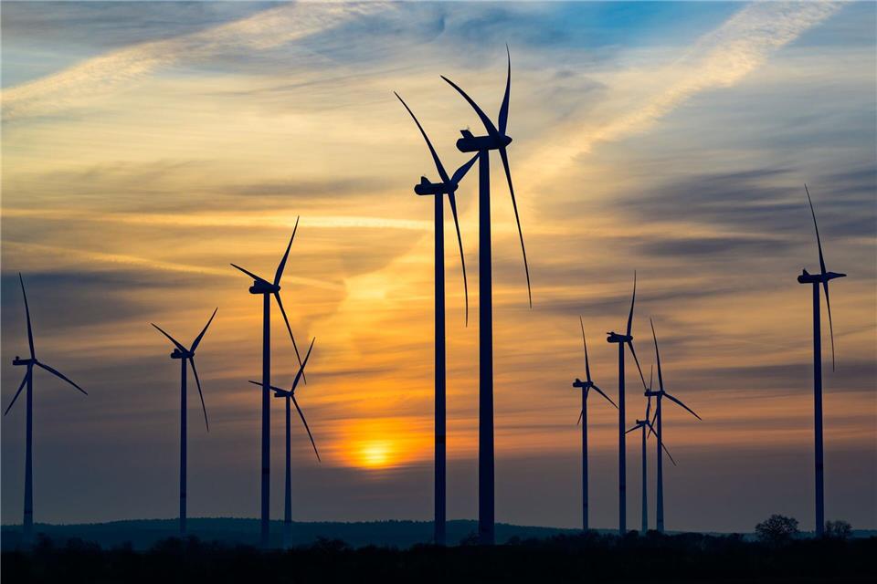 Die Sonne geht auf. In den nächsten Tagen werden Wolken diese hin und wieder verdrängen. (Archivbild)Patrick Pleul/dpa