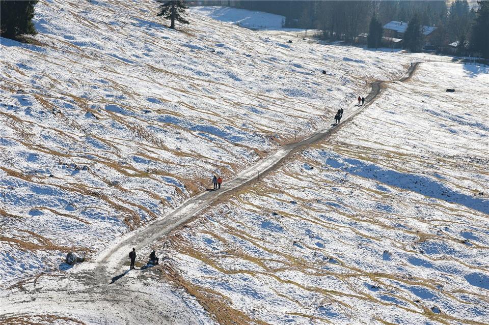 Die Sonne wird laut Deutschem Wetterdienst in Bayern heute vielerorts den Wolken weichen. An Silvester soll es vielerorts schneien. Daniel Karmann/dpa