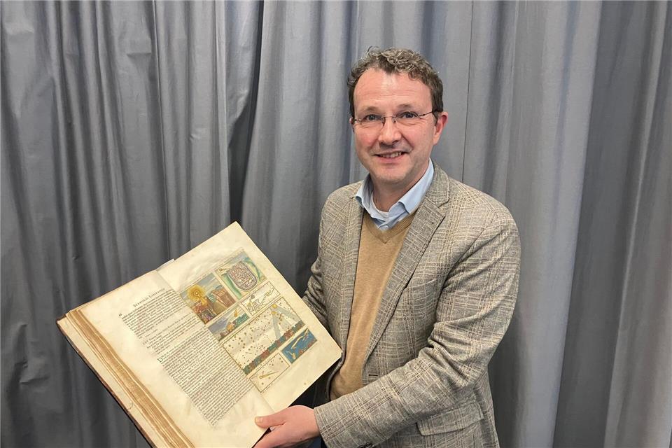 Die Sozinianer-Bewegung habe mit ihren Ideen und Schriften die Aufklärung in Europa mit vorbereitet, sagt der Leiter der Emder Johannes a Lasco Bibliothek, Kęstutis Daugirdas. Lennart Stock/dpa