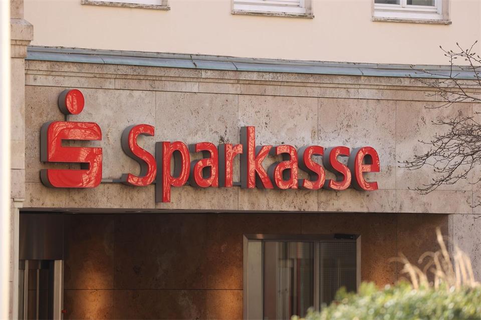 Die Sparkassen in Hessen und Thüringen rechnen mit besseren Geschäften. (Archivbild)Bodo Schackow/dpa-Zentralbild/dpa