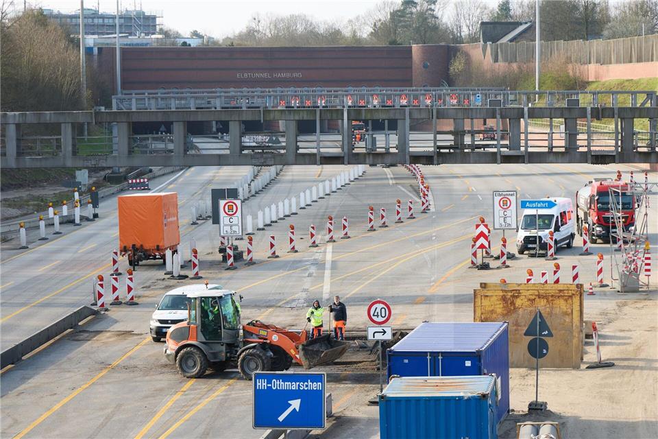 Die Sperrung der A7 in Hamburg sowie des Elbtunnels hat nach Angaben der Stadt zunächst keine großen Auswirkungen auf den Verkehr gehabt. (Archivbild)Georg Wendt/dpa
