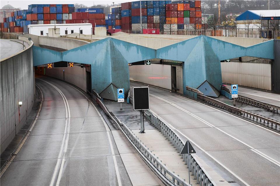 Die Sperrung der A7 zwischen Hamburg-Stellingen und -Heimfeld sorgt am Sonntag zunächst nicht für größere Verkehrsbehinderungen. (Archivbild)Christian Charisius/dpa