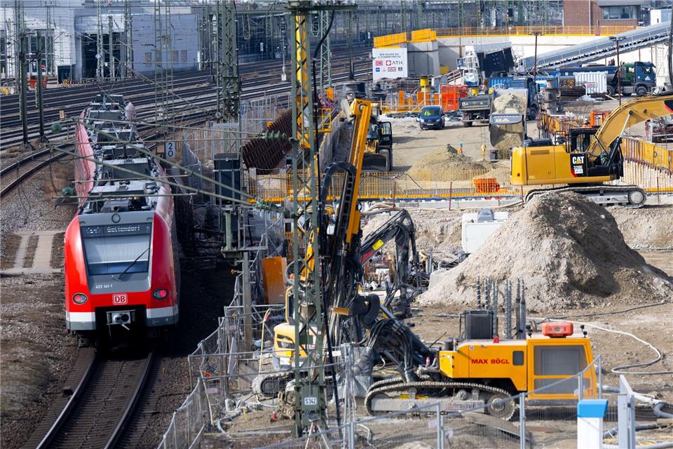 Die Sperrung der S-Bahn-Stammstrecke bei Laim wird bis Freitag verlängert (Archiv). Sven Hoppe/dpa
