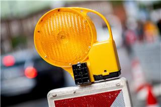 Die Sperrung einer betroffenen Straße in Wuppertal wird mehrere Wochen andauern. (Symbolbild)Hauke-Christian Dittrich/dpa