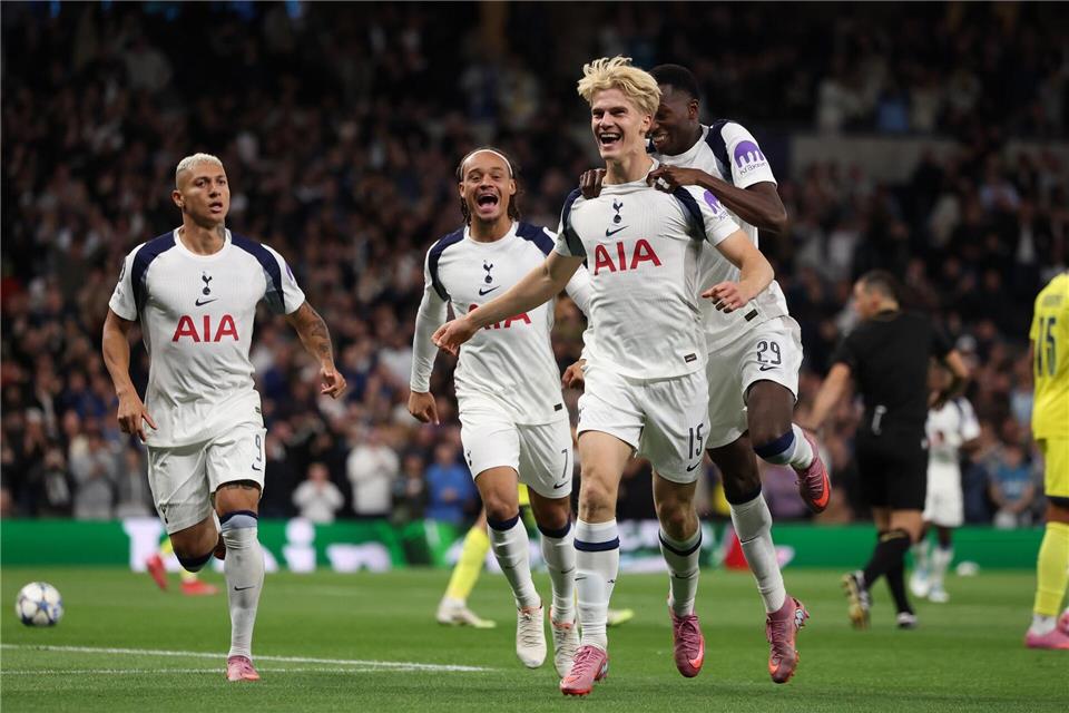Die Spieler der Tottenham Hotspur nach ihrem FührungstorPaul Terry/CSM via ZUMA Press Wire/dpa