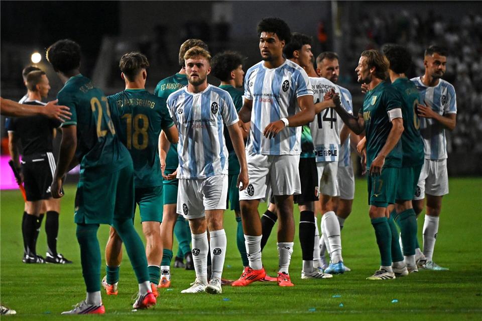 Die Spieler von 1860 München waren frustriert nach dem 2:2 gegen Augsburg II.Florian Diettrich/dpa