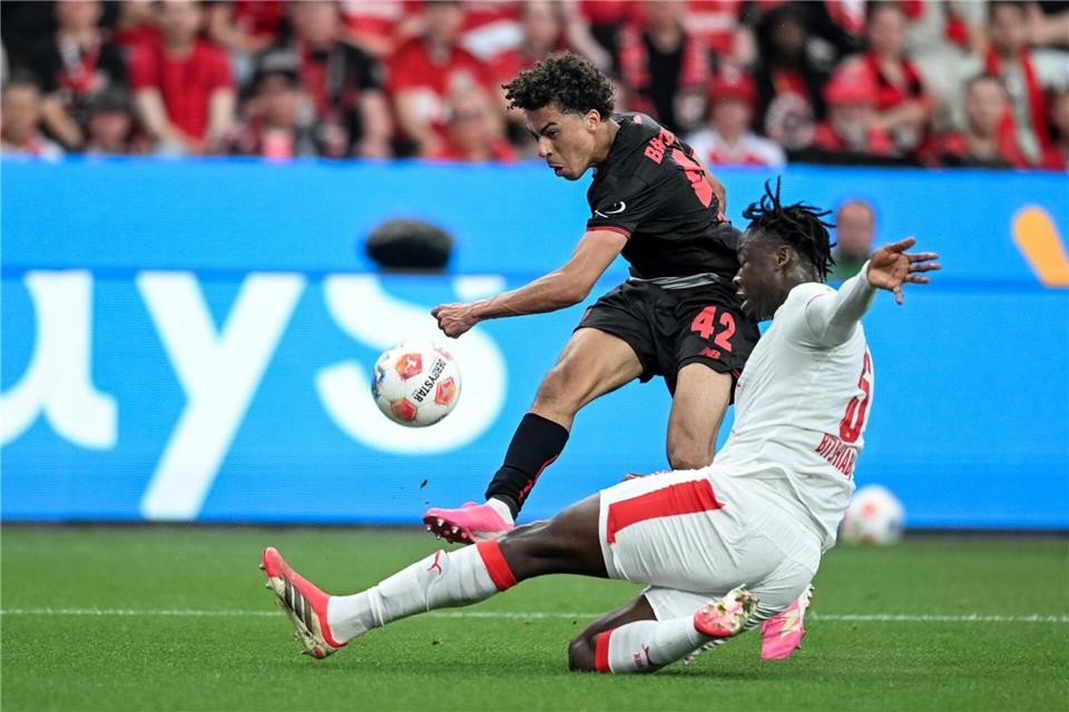 Die Spieler von RB Leipzig hatten in Leverkusen öfter das Nachsehen.Fabian Strauch/dpa