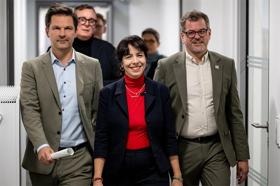 Die Spitzen von Linke, Grünen und SPD haben ihre Sondierungen zur Regierungsbildung erfolgreich abgeschlossen.    Fabian Sommer/dpa