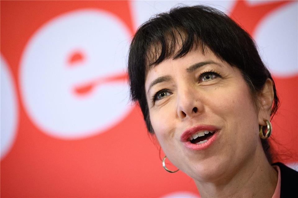 Die Spitzenkandidatin der Berliner Linke bei der Abgeordnetenhauswahl, Elif Eralp, will ins Rote Rathaus. (Archivfoto) Bernd von Jutrczenka/dpa