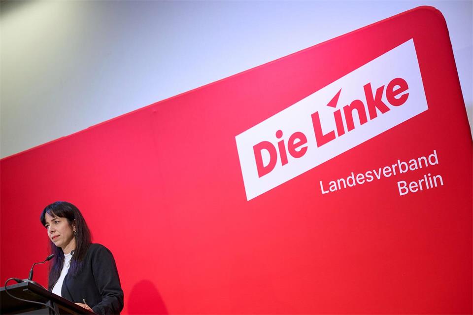Die Spitzenkandidatin und Fraktionsvorsitzende der Berliner Linken, Elif Eralp, will neue Regierende Bürgermeisterin werden. (Archivbild) Sebastian Gollnow/dpa