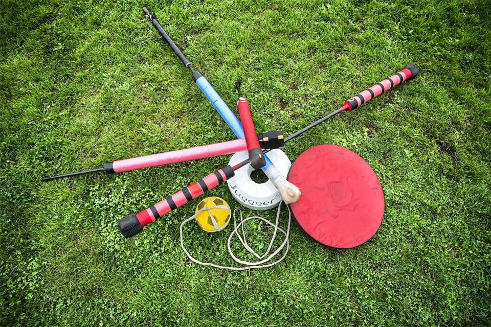 Die Sportart Jugger sei auf dem Vormarsch, sagt Torsten Groß vom 1. Juggersportclub Saar-Pfalz e. V. in Homburg. (Symbolbild)Heiko Rebsch/dpa