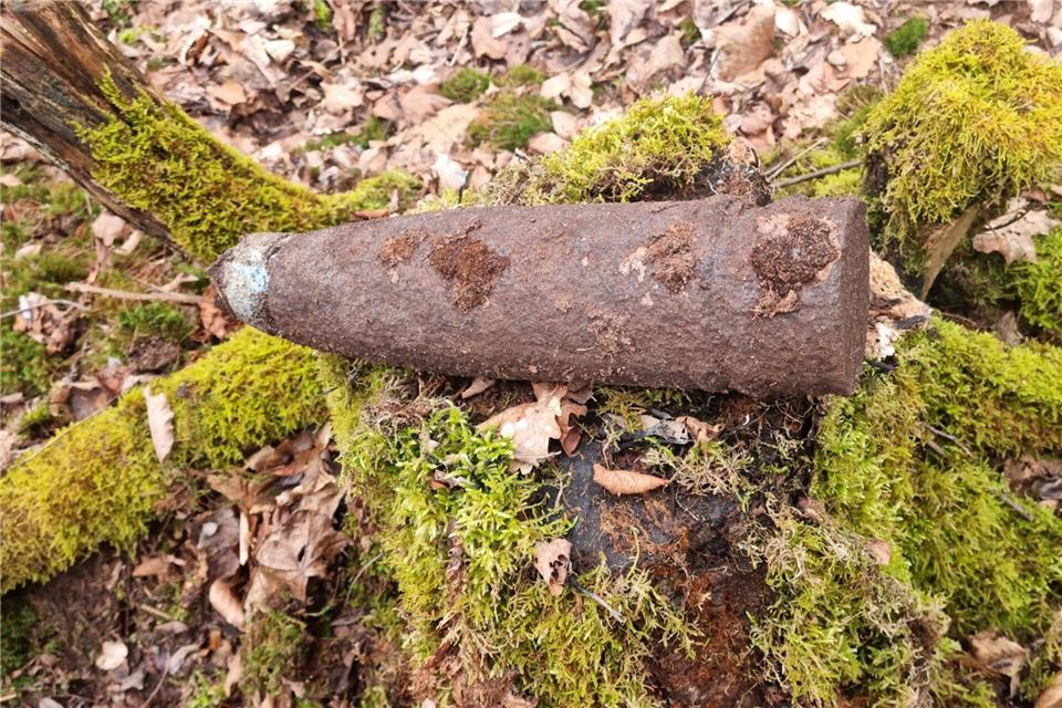 Die Sprenggranate stammt nach Angaben der Polizei vermutlich aus dem Zweiten Weltkrieg. (Symbolbild)-/Polizei Unterfranken/dpa