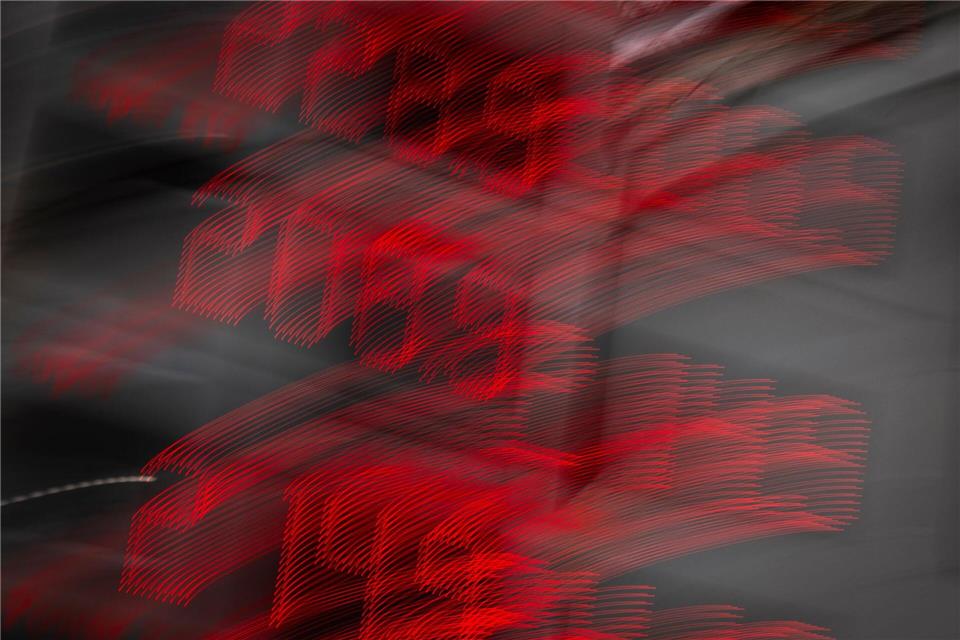 Die Spritpreise schwanken - die Regulierung mit der neuen 12-Uhr-Regel hat einer Studie zufolge die Margen der Mineralölkonzerne gestärkt. (Archivbild)Peter Kneffel/dpa