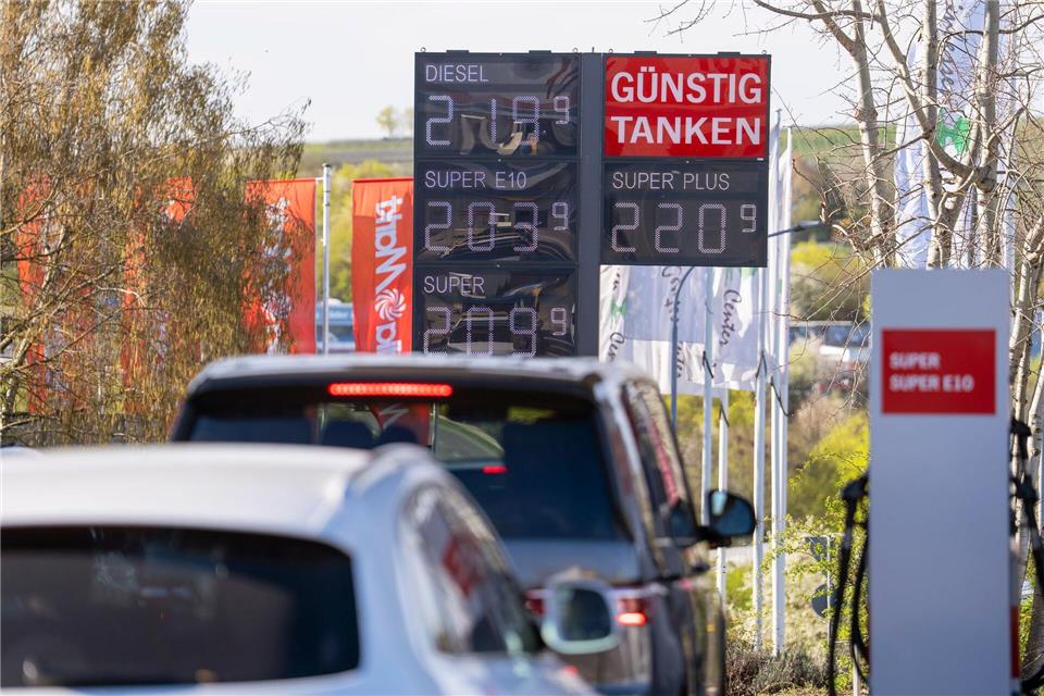 Die Spritpreise sind am Mittwoch gesunken. Andreas Arnold/dpa