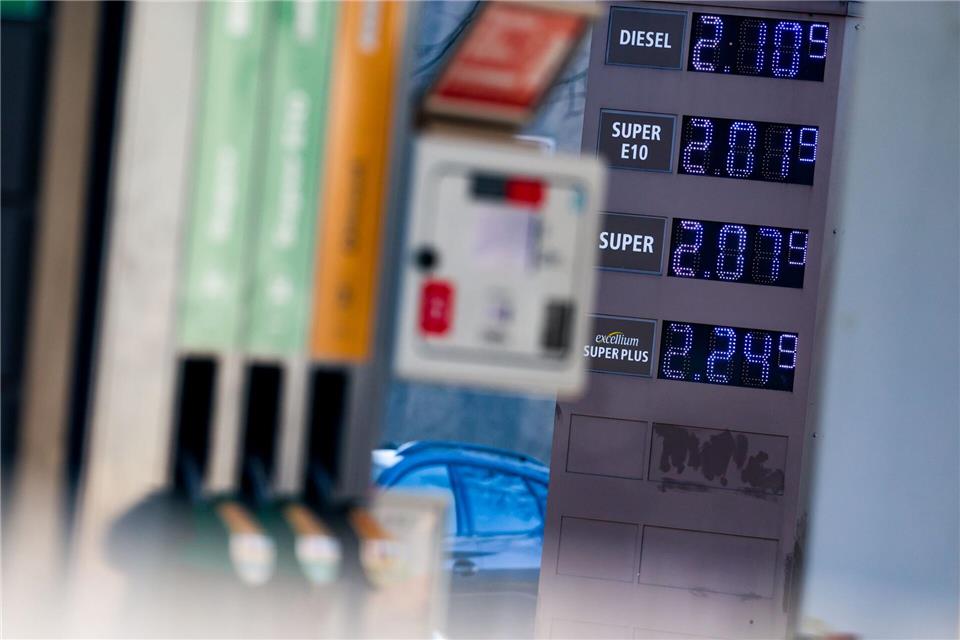 Die Spritpreise steigen weiter.Christoph Reichwein/dpa