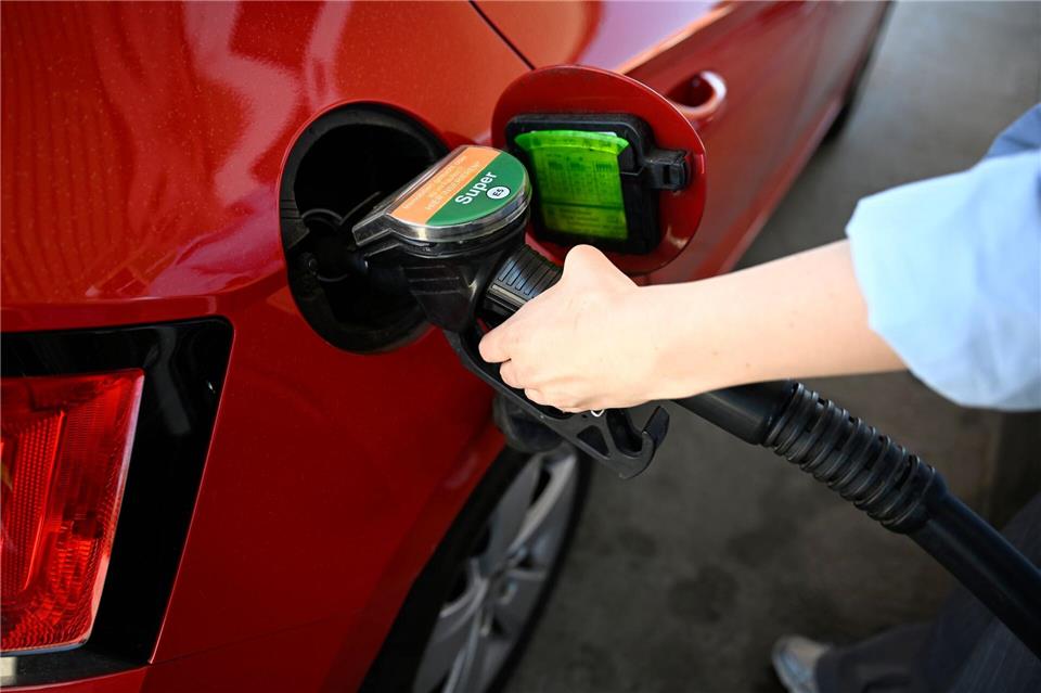 Die Spritpreise ziehen vor dem Inkrafttreten der erhofften Preisbremse etwas an. (Illustration)Philip Dulian/dpa