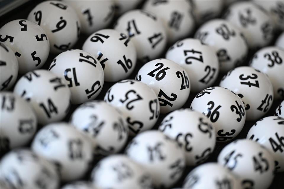 Die Staatliche Lotterie- und Spielbankverwaltung erzielte im ersten Halbjahr einen Umsatz von 641,8 Millionen Euro. (Symbolbild)Arne Dedert/dpa