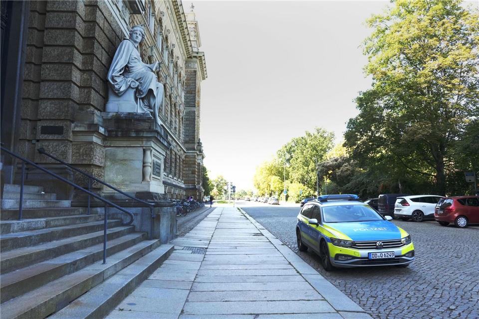 Die Staatsanwaltschaft Dresden hat Anklage gegen zwei mutmaßliche Betrüger erhoben. (Symbolfoto)Benedict Bartsch/xcitepress/Benedict Bartsch/dpa