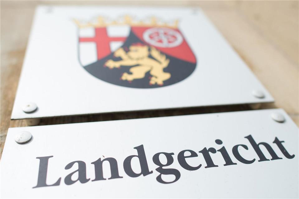 Die Staatsanwaltschaft Landau hat gegen einen 76-jährigen Mann eine Antragsschrift im Sicherungsverfahren beim Landgericht Landau eingereicht. (Symbolbild)Uwe Anspach/dpa
