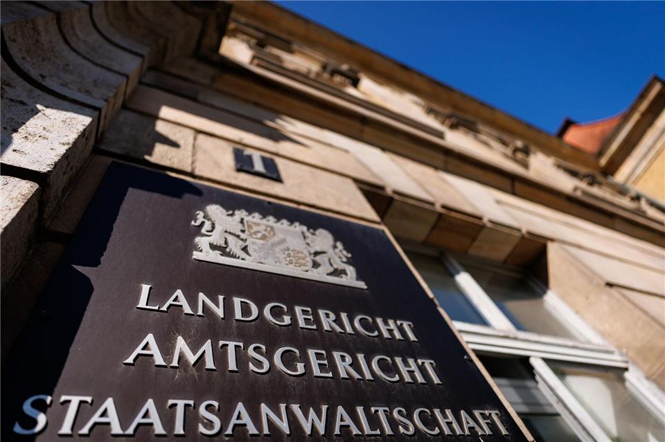 Die Staatsanwaltschaft Schweinfurt ermittelt wegen Totschlags. (Symbolbild)Daniel Karmann/dpa