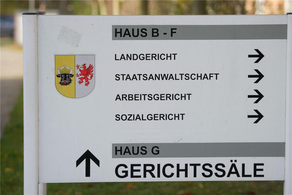 Die Staatsanwaltschaft Stralsund ermittelte erneut nach dem Tod eines Hamburger Polizisten bei einem Lehrgang in Mecklenburg-Vorpommern. (Archivbild)Stefan Sauer/dpa-Zentralbild/dpa