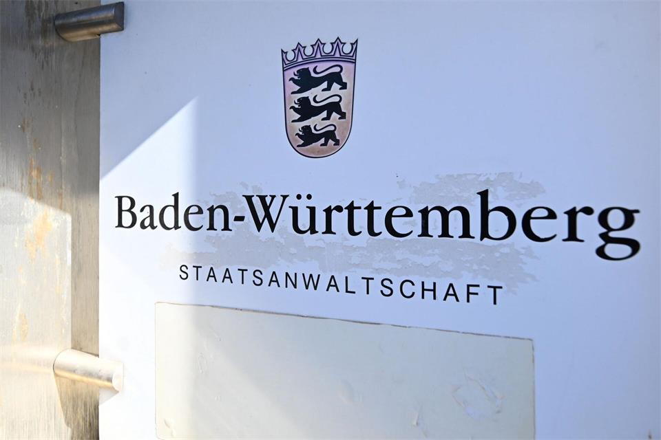 Die Staatsanwaltschaft ermittelt gegen die Leiterin einer Jugendhilfeeinrichtung. (Symbolbild) Bernd Weißbrod/dpa