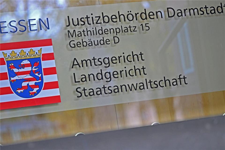 Die Staatsanwaltschaft ermittelt gegen eine Studentin der Hochschule Darmstadt. (Symbolbild)Michael Brandt/dpa