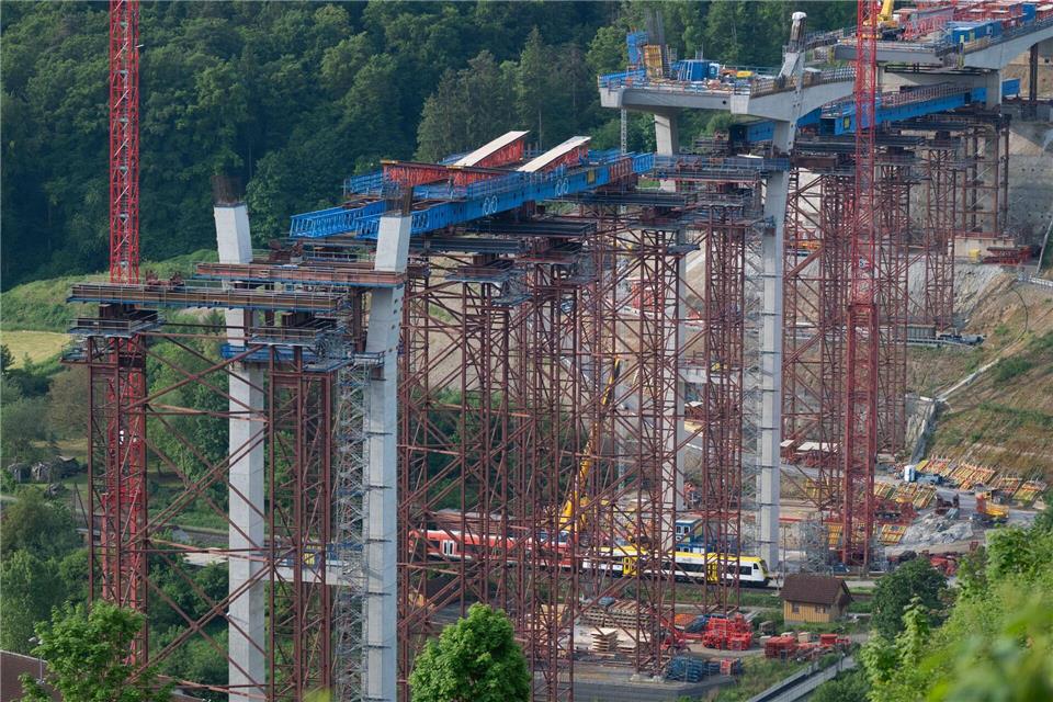 Die Staatsanwaltschaft ermittelt nach einem Arbeitsunfall mit drei Toten gegen einen Kranführer wegen fahrlässiger Tötung. (Archivfoto)Marijan Murat/dpa