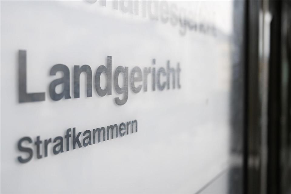 Die Staatsanwaltschaft glaubt, dass auch zahlreiche weitere Verdächtige systematisch Erwachsene in die Sex-Falle gelockt haben, um sie auszurauben.(Symbolbild)Bernd Weißbrod/dpa