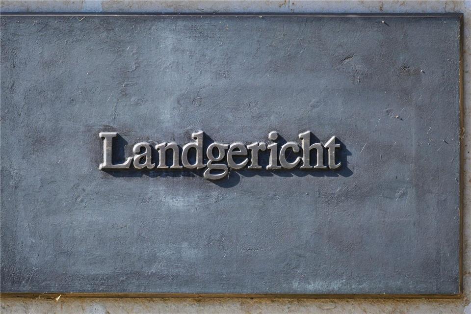 Die Staatsanwaltschaft hat Anklage gegen einen Mann wegen Kindesmissbrauchs und Vergewaltigung erhoben. (Symbolbild)Robert Michael/dpa