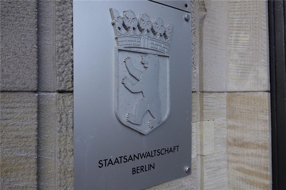 Die Staatsanwaltschaft hat einen Autohändler angeklagt wegen des Verdachts der Geldwäsche. (Symbolbild)Sven Braun/dpa