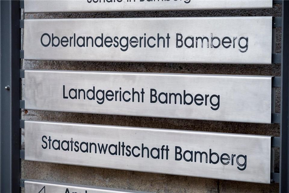 Die Staatsanwaltschaft wirft der 33-Jährigen vor, die Verletzungen des 21 Monate alten Kindes billigend in Kauf genommen zu haben. (Symbolbild)Daniel Vogl/dpa