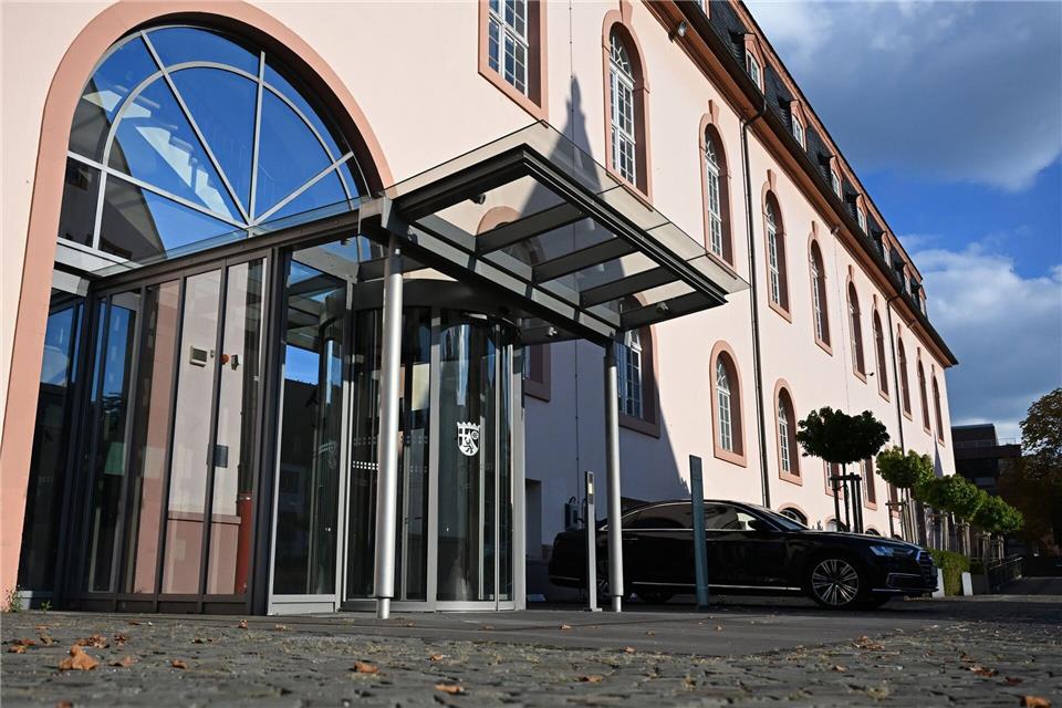 Die Staatskanzlei ist bald nach Jahrzehnten sozialdemokratischer Regierungschefs wieder in CDU-Hand. (Archivfoto) Michael Brandt/dpa